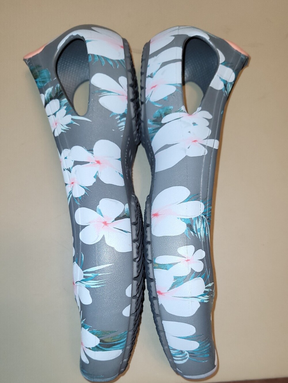 NWOT - CROCS Floral Ballet Flats in Gray, White and Pink SIZE 10. - Picture 7 of 9